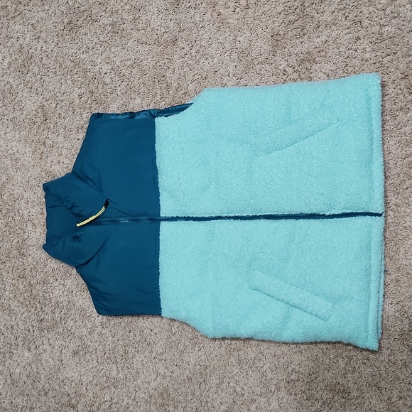 WILD FABLE Size XS puffer vest. 2 tone green. - Picture 1 of 8